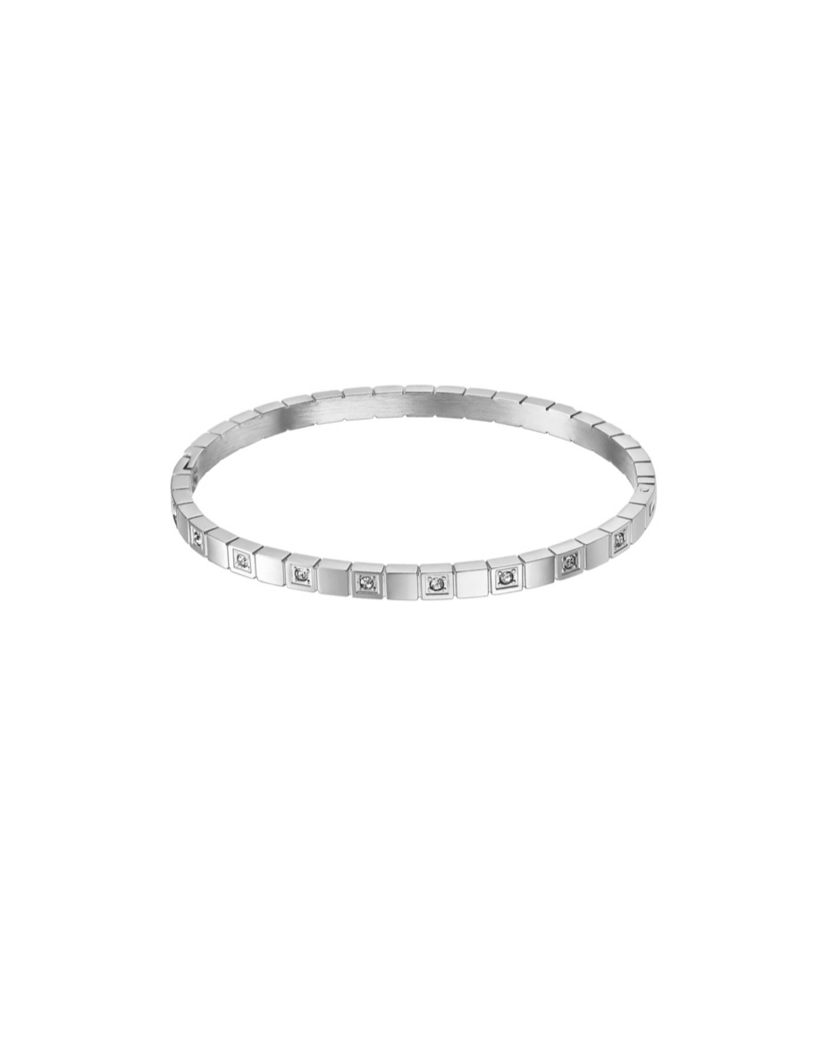 Nora Bangle