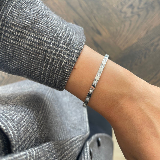 Nora Bangle